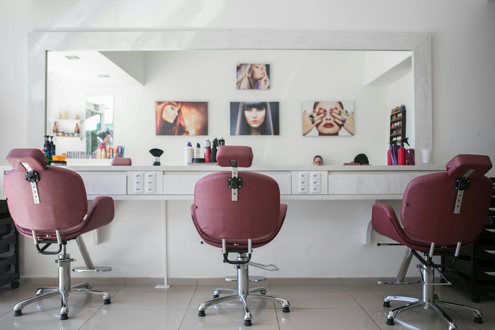 Heller, eleganter Friseursalon
