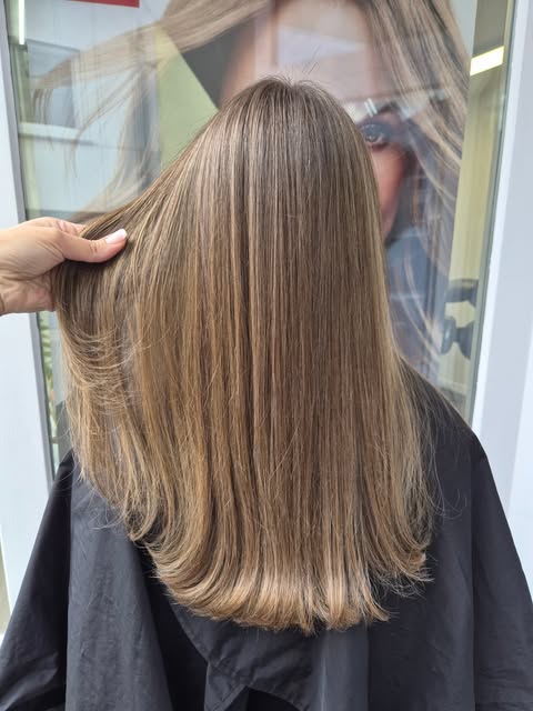 Damen-Schnitt mit Balayage im GM Friseursalon